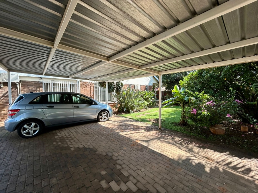 6 Bedroom Property for Sale in Florauna Gauteng