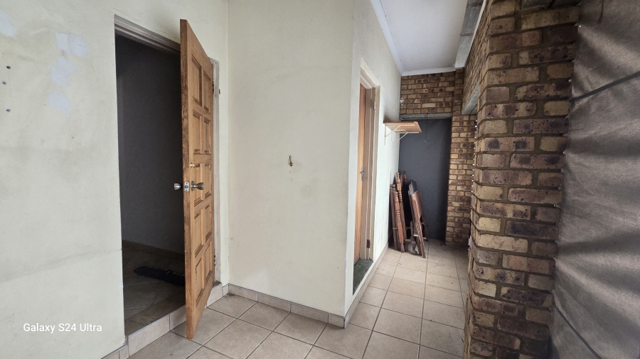 6 Bedroom Property for Sale in Freeway Park Gauteng