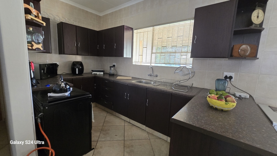 6 Bedroom Property for Sale in Freeway Park Gauteng