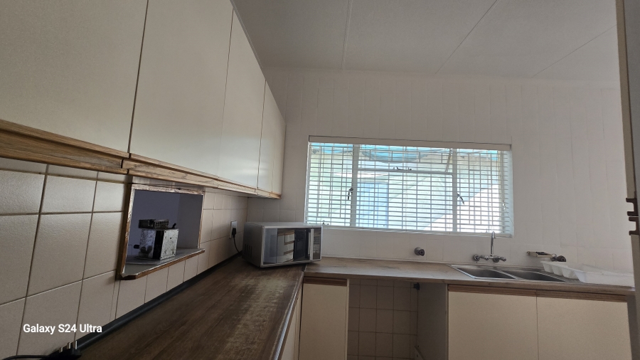 6 Bedroom Property for Sale in Freeway Park Gauteng
