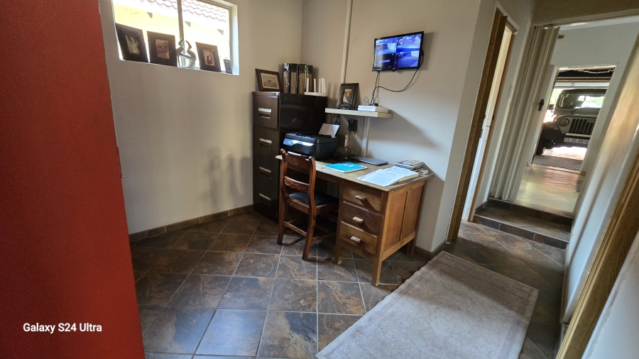 6 Bedroom Property for Sale in Freeway Park Gauteng