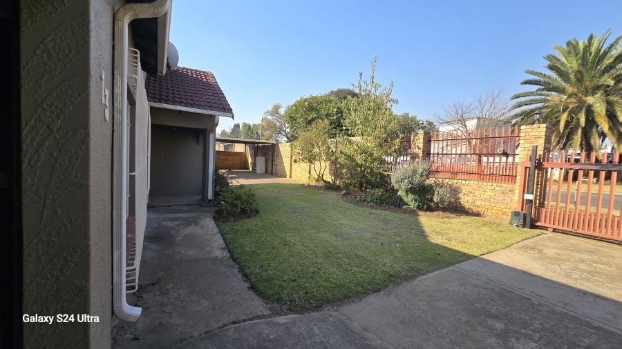 6 Bedroom Property for Sale in Freeway Park Gauteng