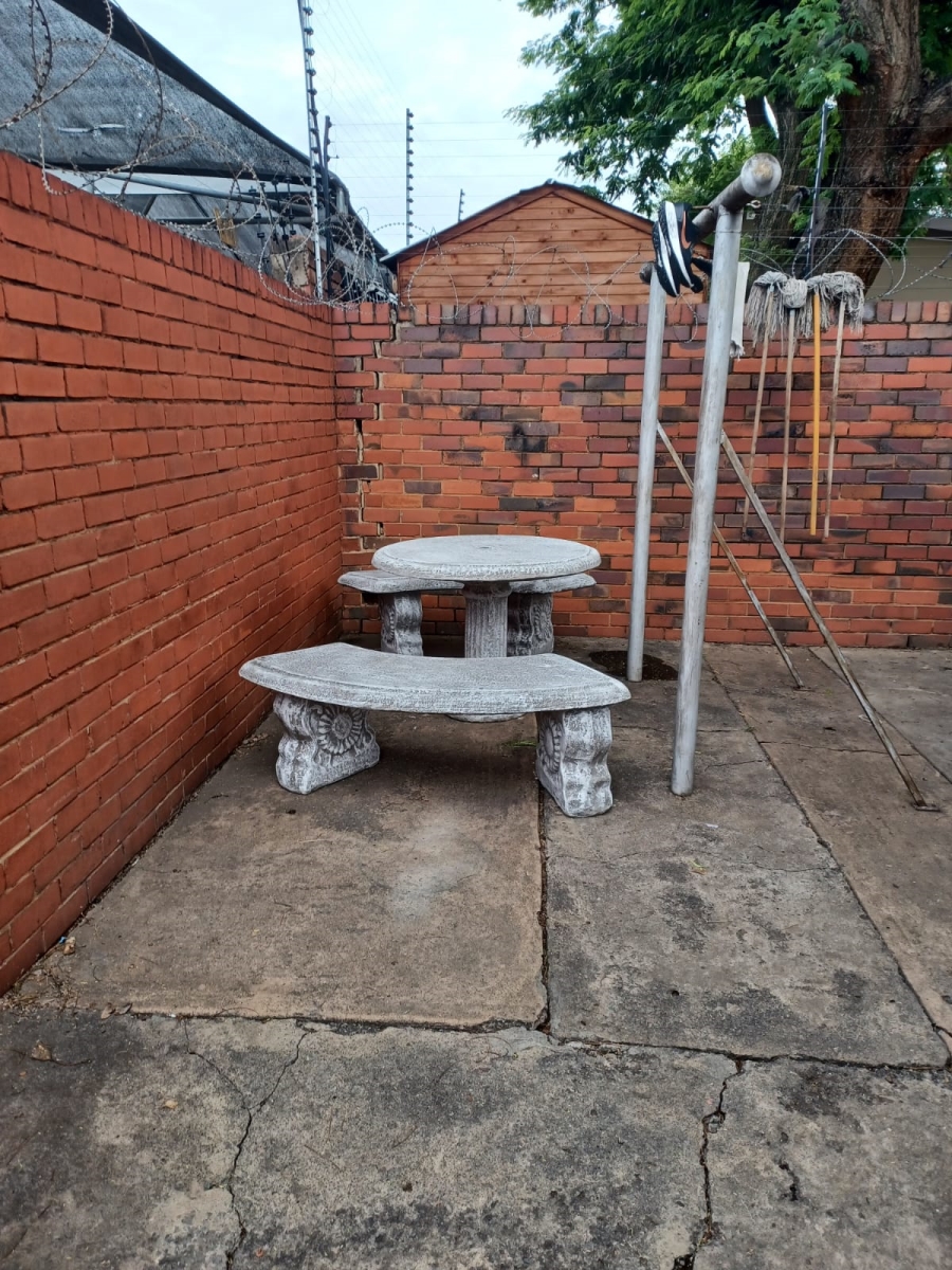 1 Bedroom Property for Sale in Gezina Gauteng