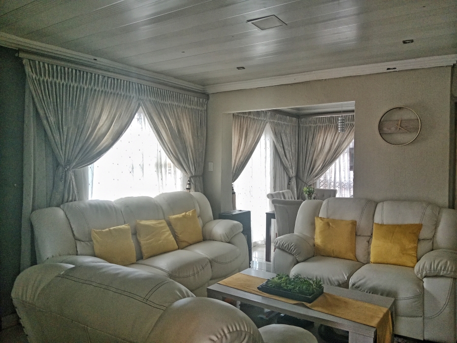 To Let 3 Bedroom Property for Rent in Karenpark Gauteng