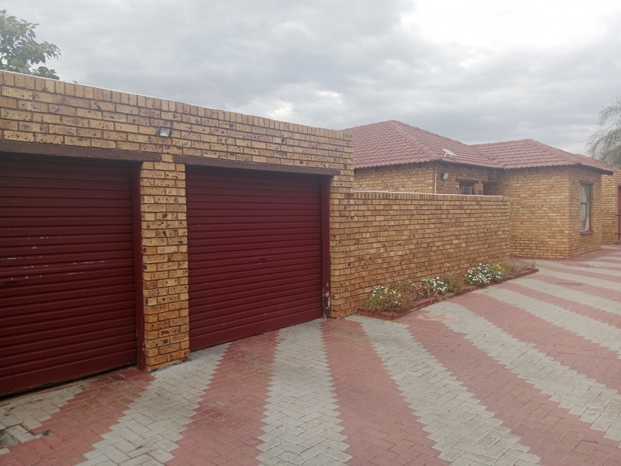 To Let 3 Bedroom Property for Rent in Karenpark Gauteng