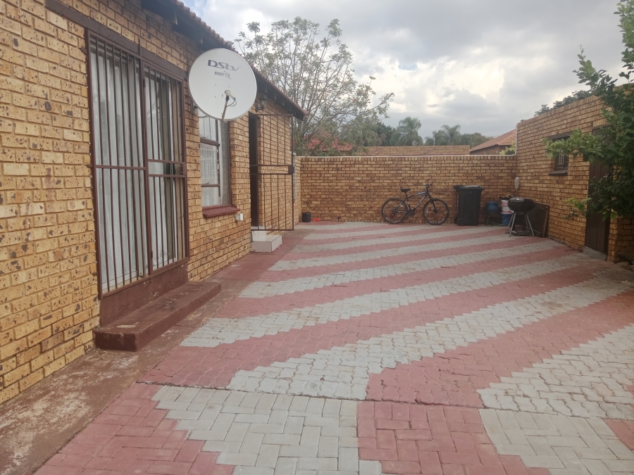 To Let 3 Bedroom Property for Rent in Karenpark Gauteng