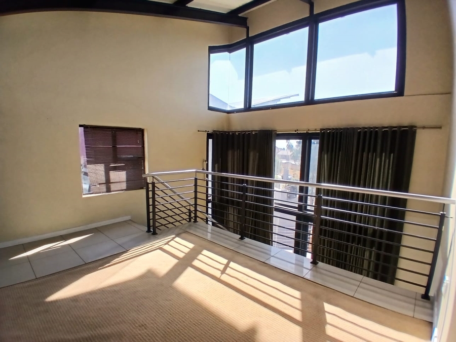 1 Bedroom Property for Sale in Rooihuiskraal North Gauteng