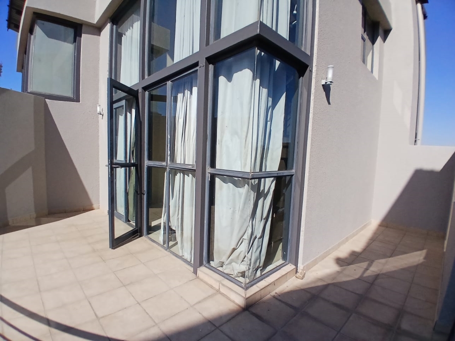 1 Bedroom Property for Sale in Rooihuiskraal North Gauteng