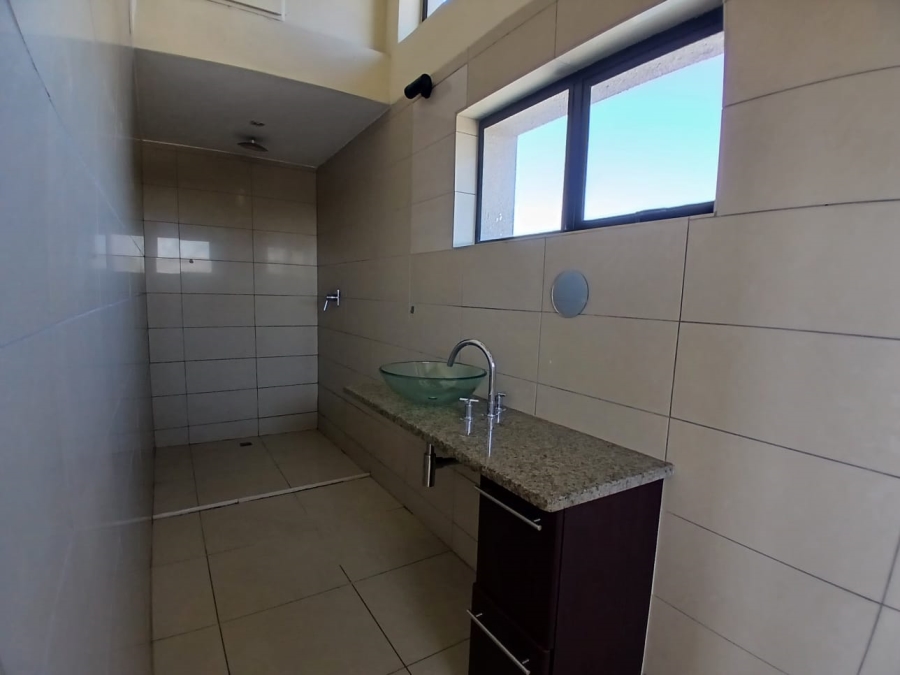 1 Bedroom Property for Sale in Rooihuiskraal North Gauteng