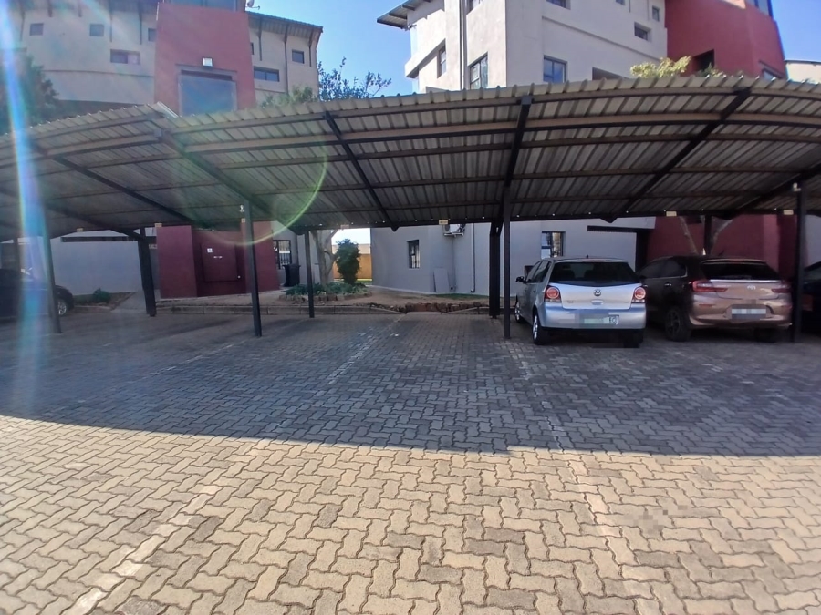 1 Bedroom Property for Sale in Rooihuiskraal North Gauteng