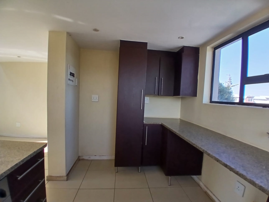 1 Bedroom Property for Sale in Rooihuiskraal North Gauteng
