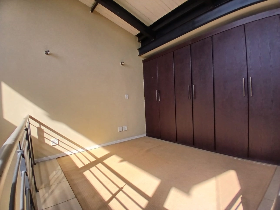 1 Bedroom Property for Sale in Rooihuiskraal North Gauteng