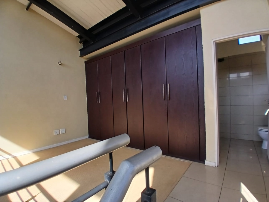 1 Bedroom Property for Sale in Rooihuiskraal North Gauteng