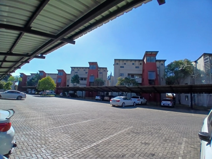 1 Bedroom Property for Sale in Rooihuiskraal North Gauteng