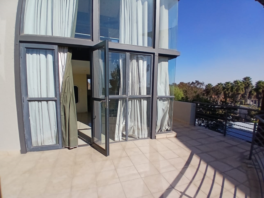 1 Bedroom Property for Sale in Rooihuiskraal North Gauteng
