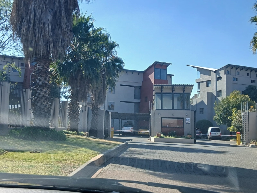 1 Bedroom Property for Sale in Rooihuiskraal North Gauteng