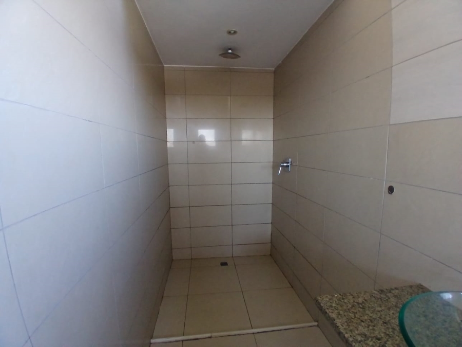 1 Bedroom Property for Sale in Rooihuiskraal North Gauteng