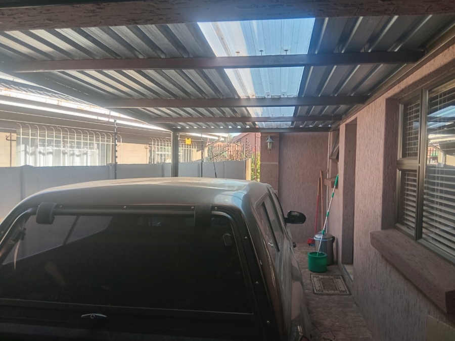 To Let 3 Bedroom Property for Rent in Strubenvale Gauteng
