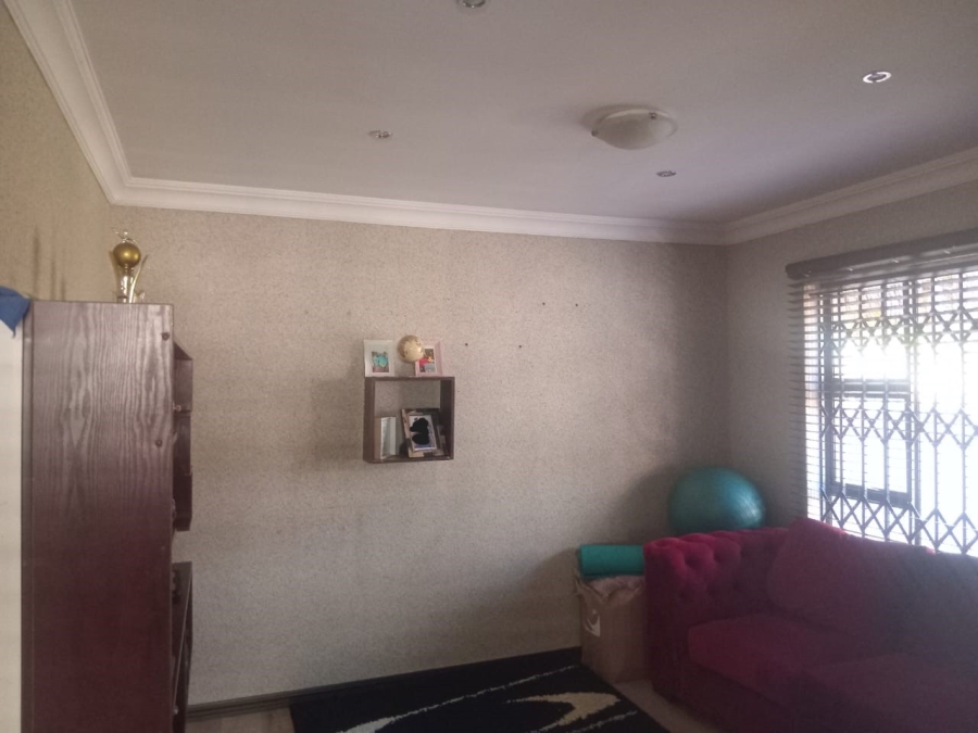 To Let 3 Bedroom Property for Rent in Strubenvale Gauteng