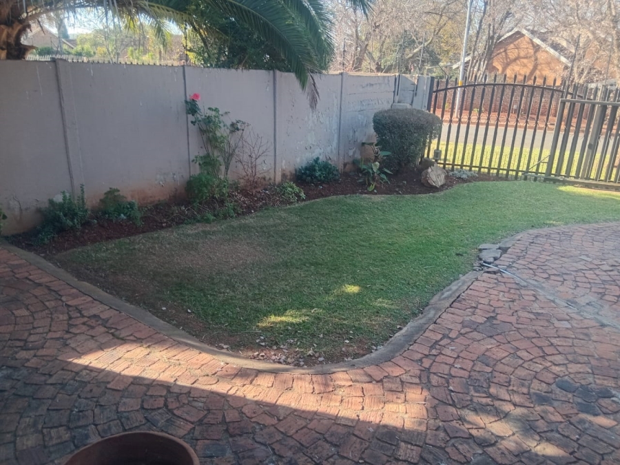 To Let 3 Bedroom Property for Rent in Strubenvale Gauteng