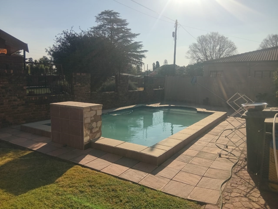To Let 3 Bedroom Property for Rent in Strubenvale Gauteng