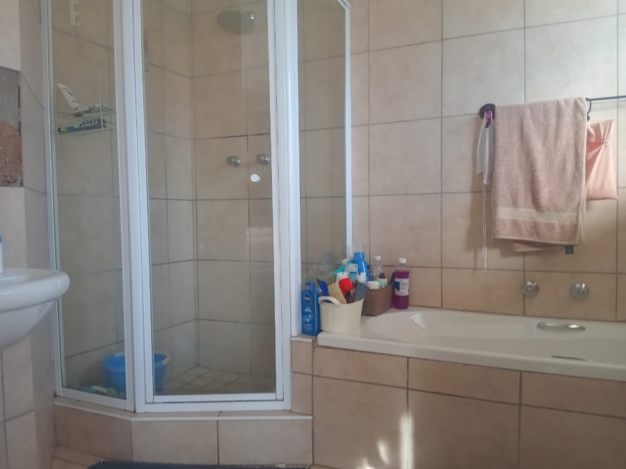 To Let 3 Bedroom Property for Rent in Strubenvale Gauteng
