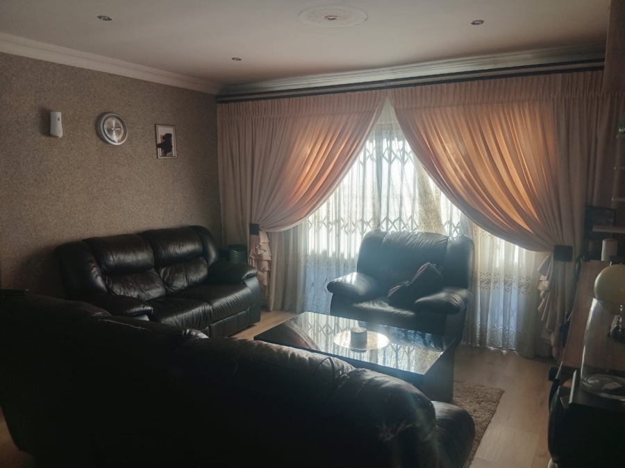 To Let 3 Bedroom Property for Rent in Strubenvale Gauteng