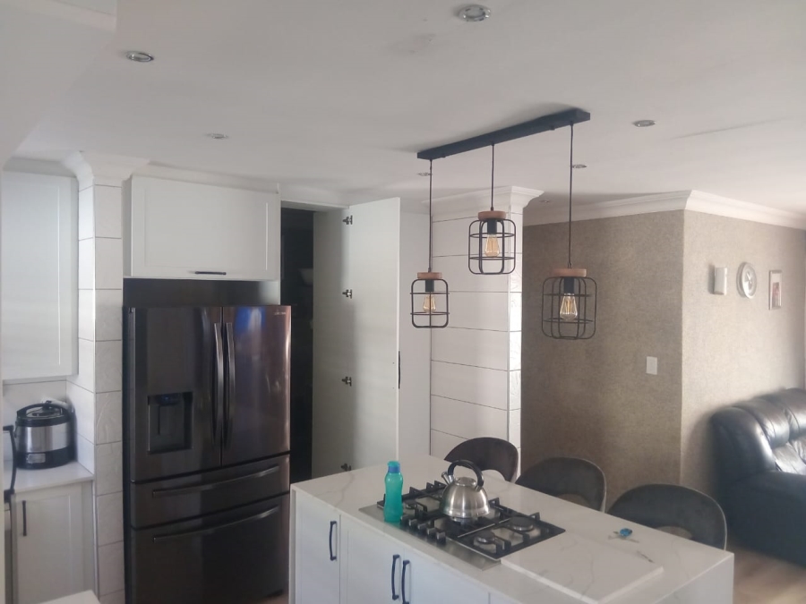 To Let 3 Bedroom Property for Rent in Strubenvale Gauteng
