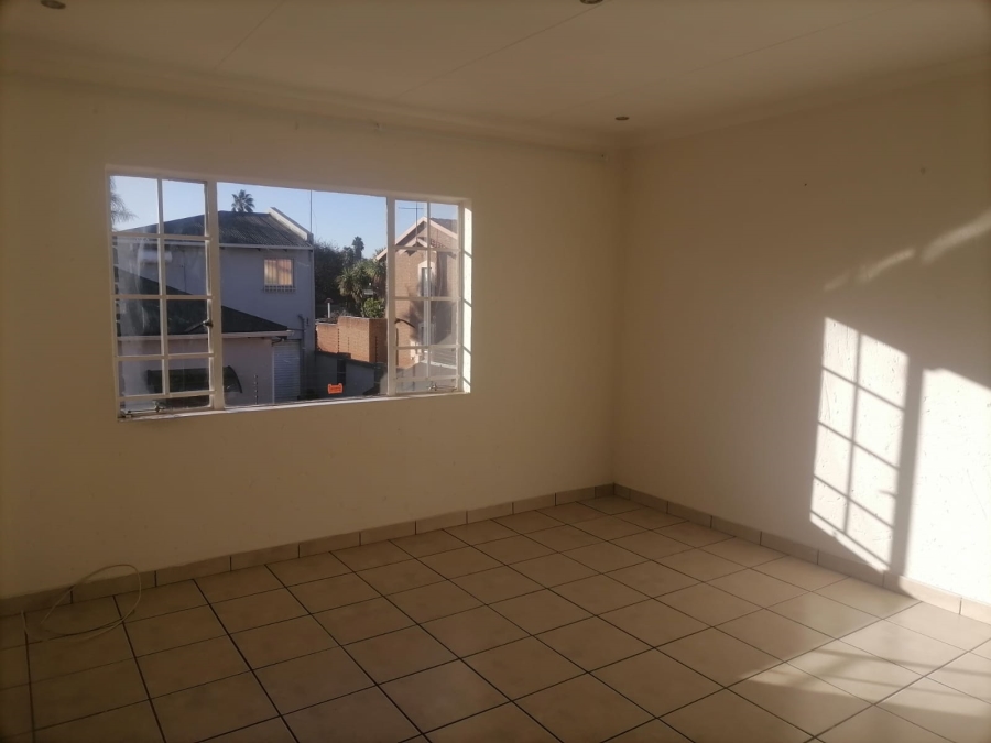 To Let 2 Bedroom Property for Rent in Kenleaf Gauteng