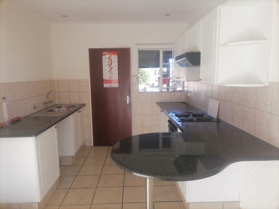 To Let 2 Bedroom Property for Rent in Kenleaf Gauteng
