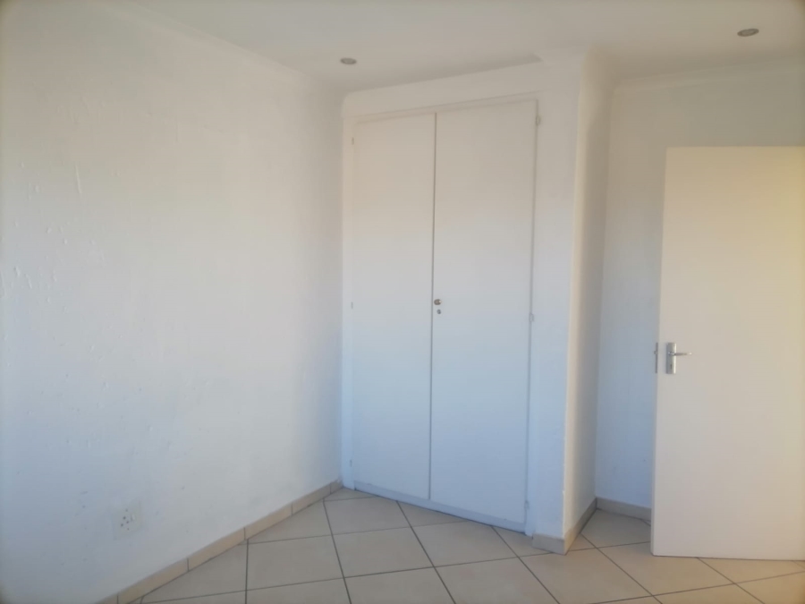To Let 2 Bedroom Property for Rent in Kenleaf Gauteng