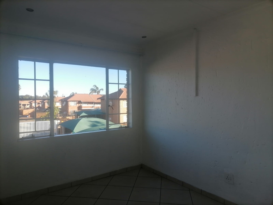 To Let 2 Bedroom Property for Rent in Kenleaf Gauteng