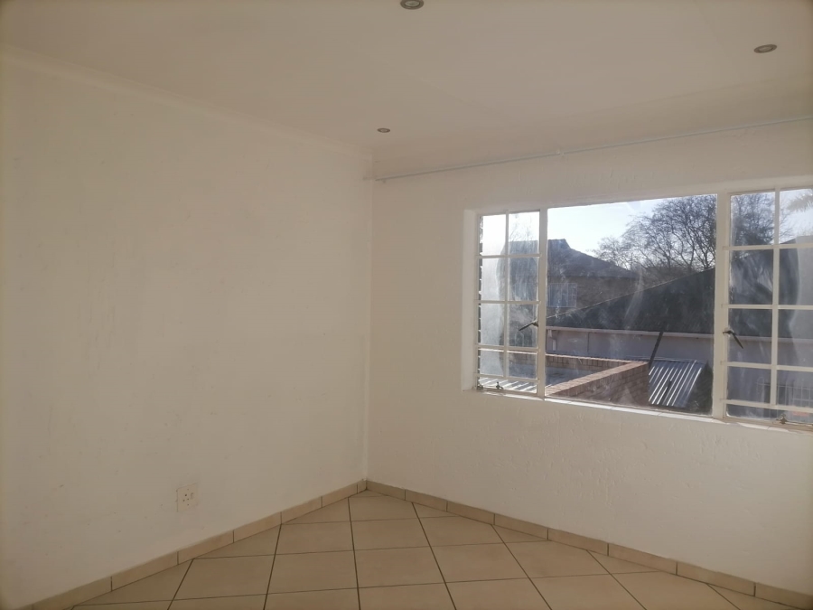 To Let 2 Bedroom Property for Rent in Kenleaf Gauteng