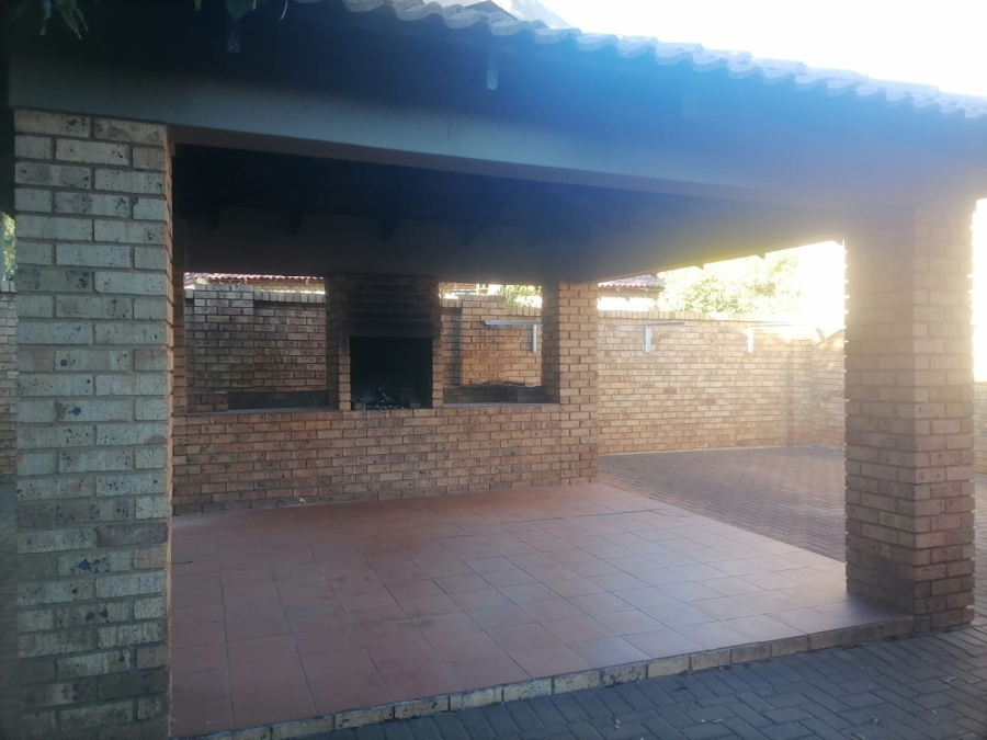 To Let 2 Bedroom Property for Rent in Kenleaf Gauteng