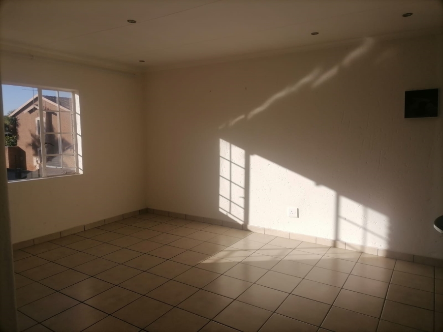 To Let 2 Bedroom Property for Rent in Kenleaf Gauteng