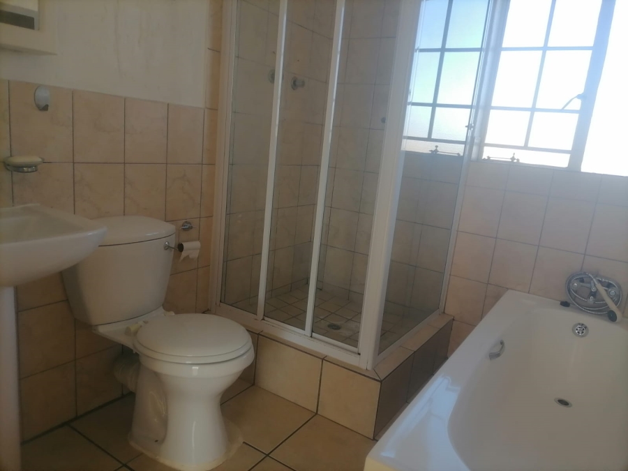 To Let 2 Bedroom Property for Rent in Kenleaf Gauteng