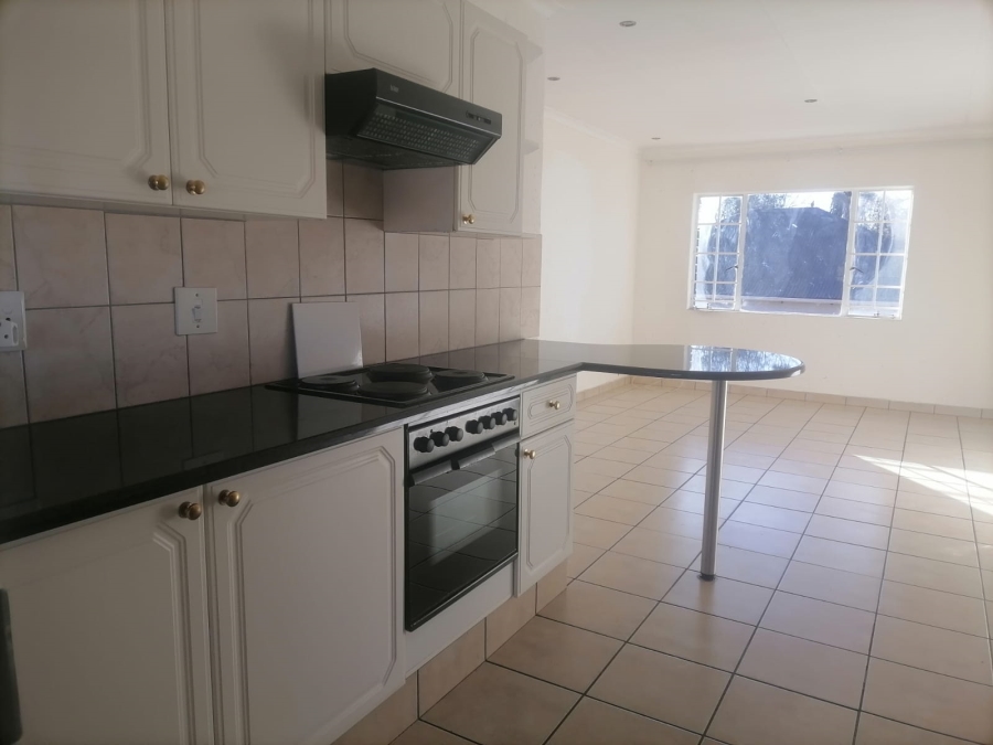 To Let 2 Bedroom Property for Rent in Kenleaf Gauteng