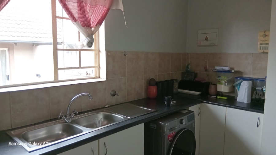 To Let 2 Bedroom Property for Rent in Minnebron Gauteng