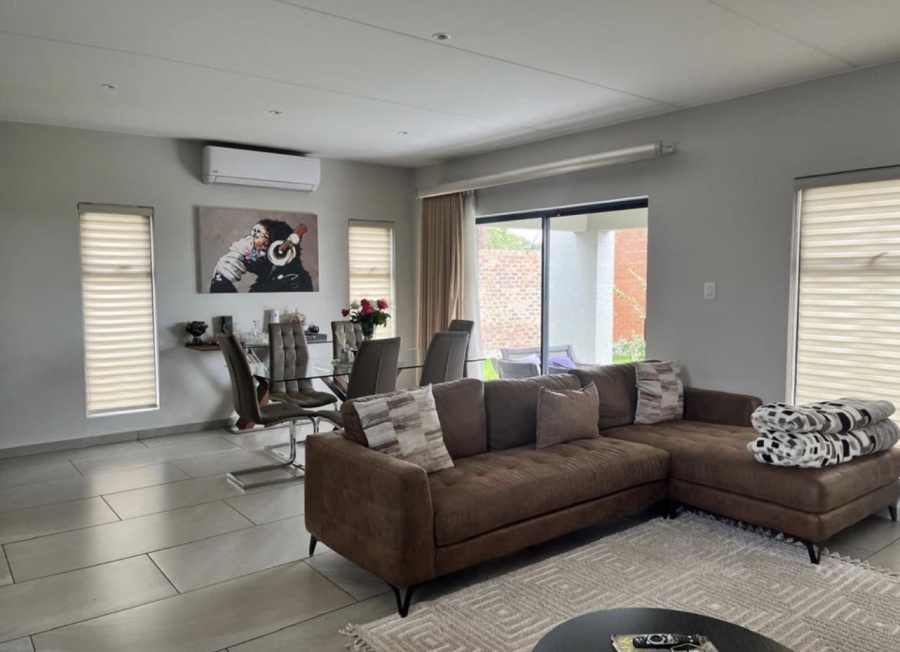 3 Bedroom Property for Sale in Crowthorne AH Gauteng