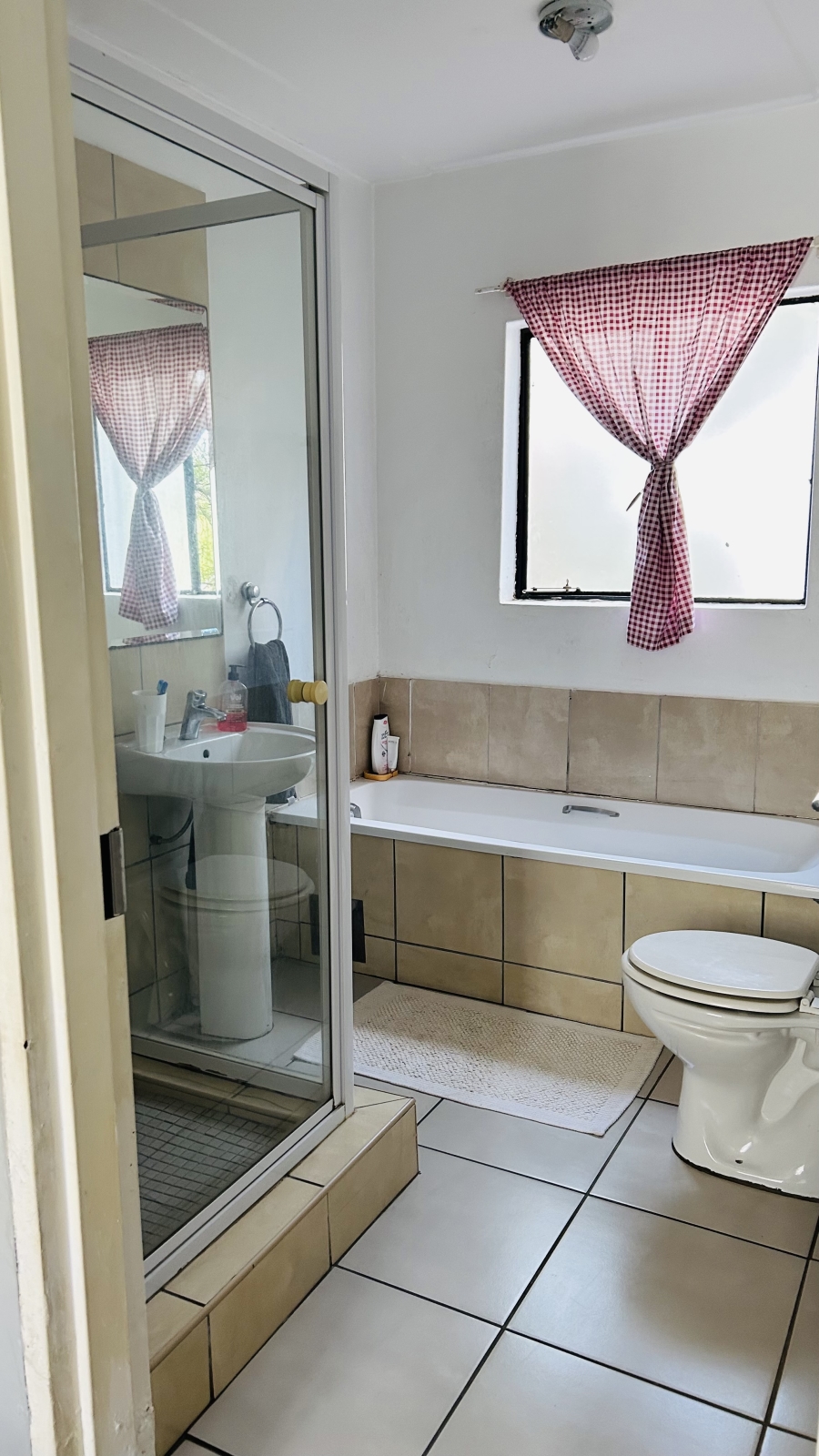To Let 2 Bedroom Property for Rent in Ravenswood Gauteng