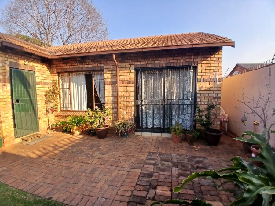 3 Bedroom Property for Sale in Hennopspark Gauteng