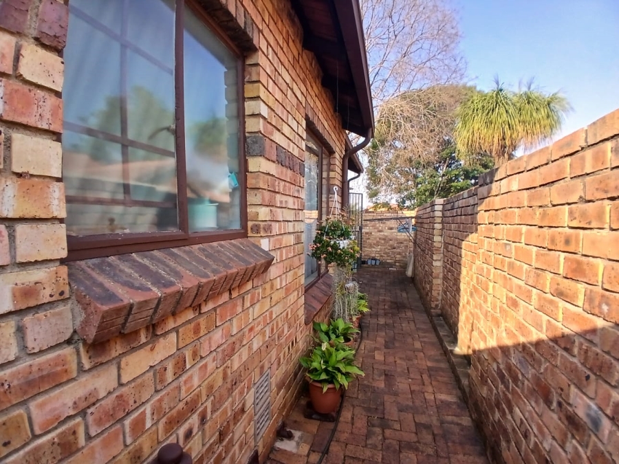 3 Bedroom Property for Sale in Hennopspark Gauteng