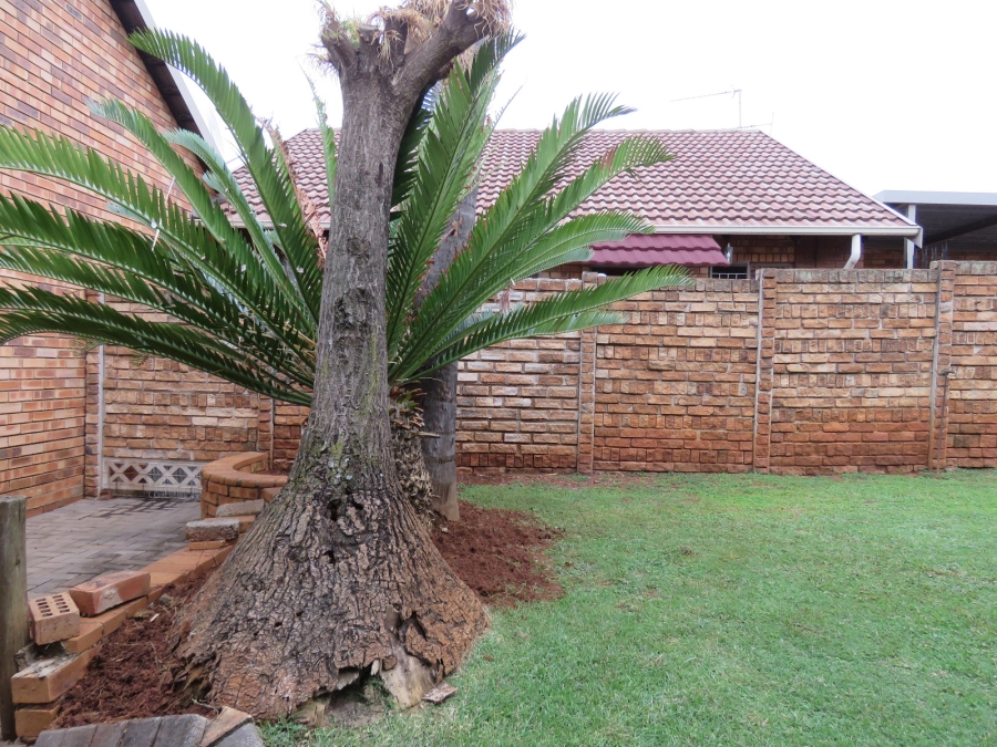 3 Bedroom Property for Sale in Die Hoewes Gauteng