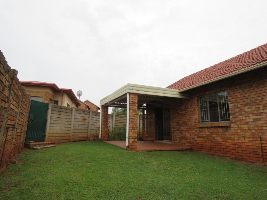 3 Bedroom Property for Sale in Die Hoewes Gauteng