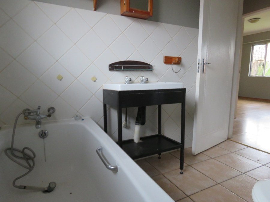 3 Bedroom Property for Sale in Die Hoewes Gauteng