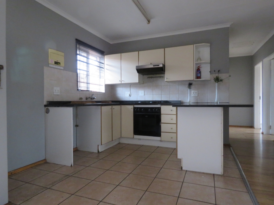 3 Bedroom Property for Sale in Die Hoewes Gauteng