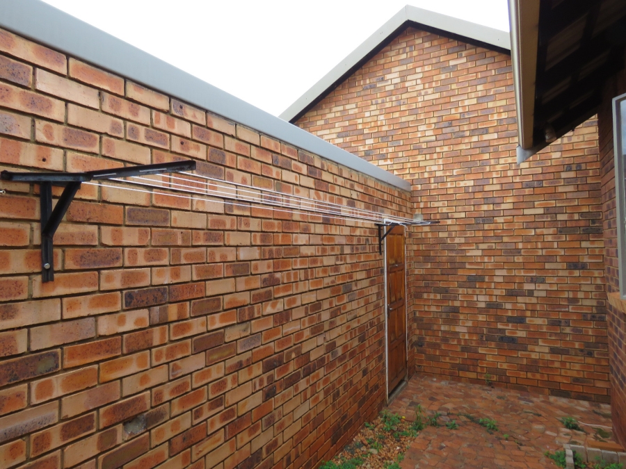 3 Bedroom Property for Sale in Die Hoewes Gauteng