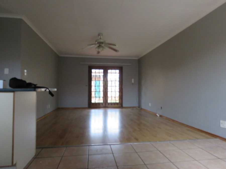 3 Bedroom Property for Sale in Die Hoewes Gauteng