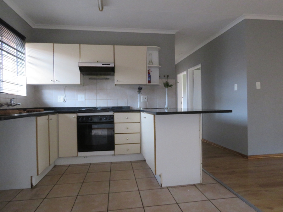 3 Bedroom Property for Sale in Die Hoewes Gauteng
