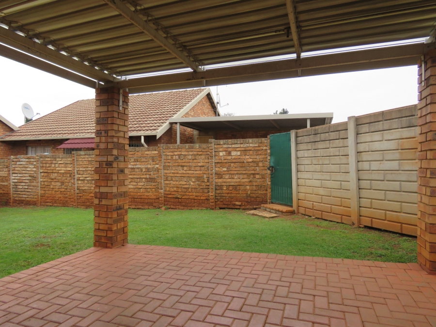3 Bedroom Property for Sale in Die Hoewes Gauteng